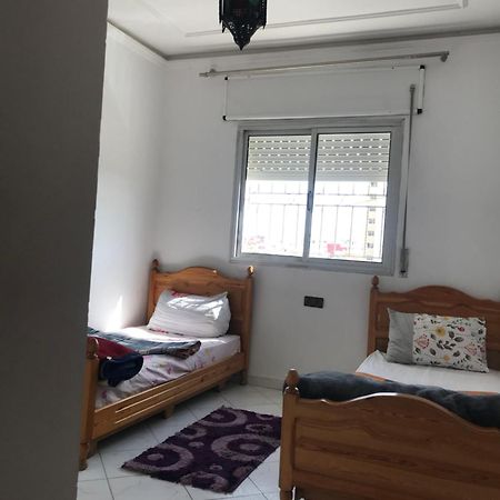 Appartement Familal A Trois Chambres En Face Marjane & Hotel Ahlen Tânger Exterior foto