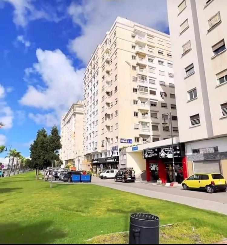Appartement Familal A Trois Chambres En Face Marjane & Hotel Ahlen Tânger Exterior foto
